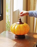 Bild in Gallery-Viewer laden, Pumpkin Glas-Tischleuchte