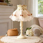 Bild in Gallery-Viewer laden, Vintage-Tischleuchte aus Spitzenstoff