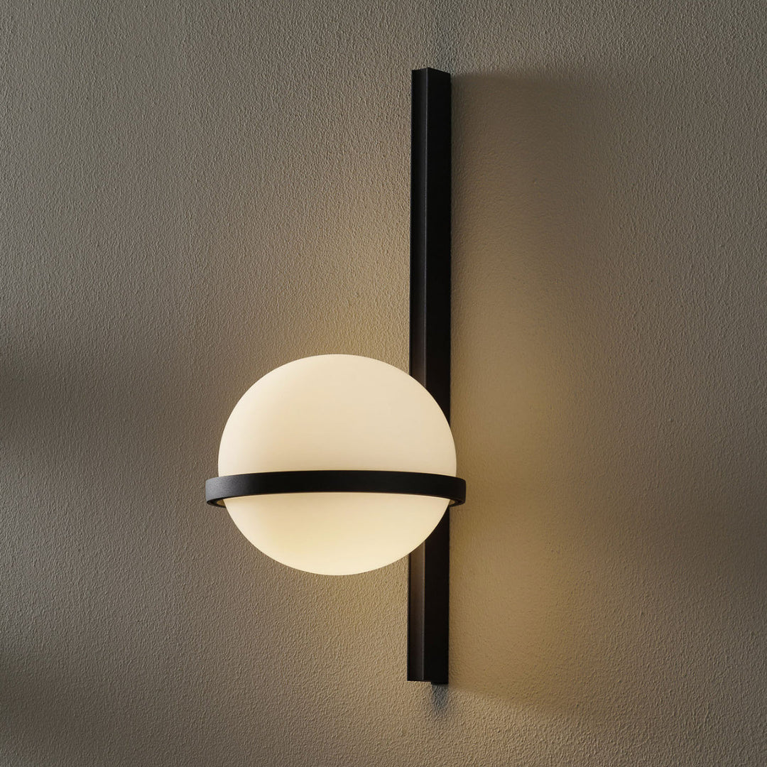 Applique murale minimaliste à abat-jour globe pour espaces intérieurs et extérieurs