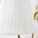 Bild in Gallery-Viewer laden, Close-up of the white pleated fabric shade