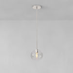 Cargar imagen en el visor de la Galería, Lámpara colgante Selvion con forma de globo escultural: moderna lámpara colgante de cristal con un diseño elegante.
