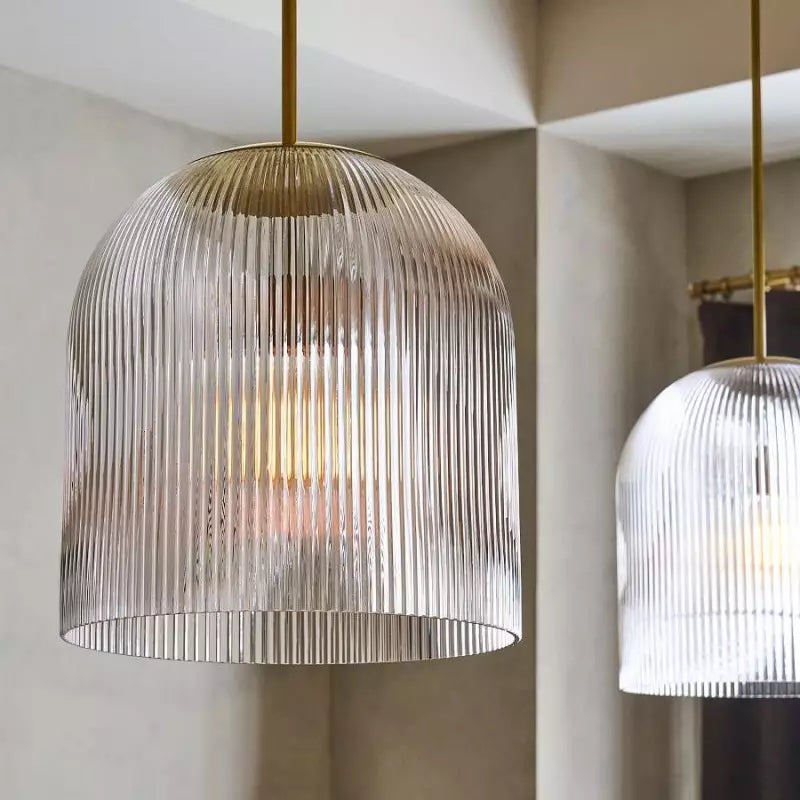 Suspension en verre strié – Suspension en laiton et verre au style campagnard 