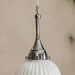 Bild in Gallery-Viewer laden, Close view of polished metal cap and stem