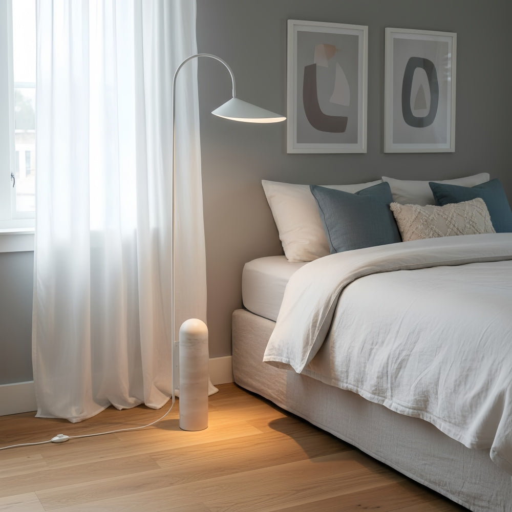 Nulavo Drehbare Stehlampe – Marmorfuß mit blattförmigem Schirm, moderner Stil für Wohnzimmer