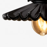 Bild in Gallery-Viewer laden, Glossy black ceramic pleated shade detail