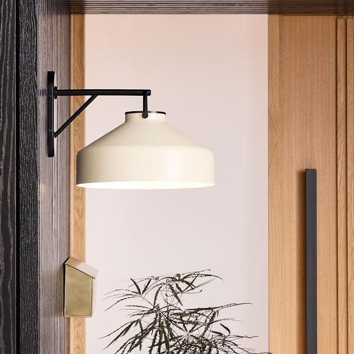Aplique de pared minimalista para exterior Hanton: aplique industrial de metal mate para espacios modernos