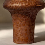 Cargar imagen en el visor de la Galería, Close view of warm brown ceramic lamp base texture