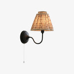 Bild in Gallery-Viewer laden, Solmire Zeitgenössische Wandleuchte – Maßgeschneiderte Stoff-Metall Wandlampe für Schlafzimmer und Flur