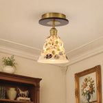 Bild in Gallery-Viewer laden, Shell glass ceiling light in a compact entryway scene
