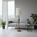 Cargar imagen en el visor de la Galería, Lámpara de pie Linbron con pantalla de tela neutra y acabado en veta de madera – Lámpara de pie moderna minimalista para sala de estar y estudio