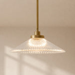 Bild in Gallery-Viewer laden, Bravira gerippte Glas-Pendelleuchte – Messing- und Glas-Pendelleuchte mit Landhausstil