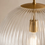 Bild in Gallery-Viewer laden, Bravira gerippte Glas-Pendelleuchte – Messing- und Glas-Pendelleuchte mit Landhausstil