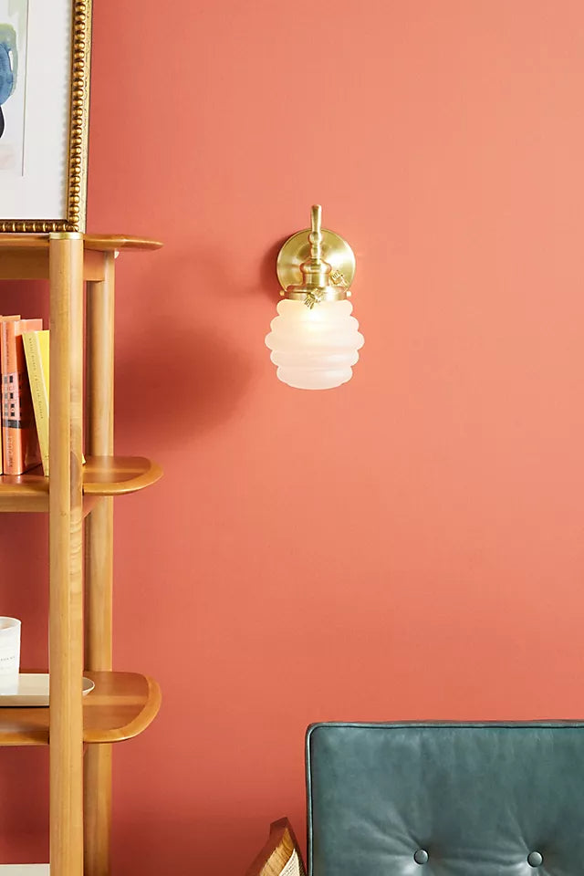Aplique de pared para tocador de metal y vidrio Capigia: lámpara de baño moderna con estilo elegante