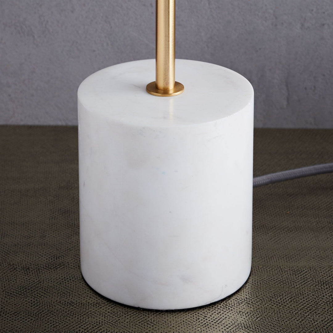 Lámpara de mesa Alessora Sphere: moderna lámpara de escritorio de metal y mármol