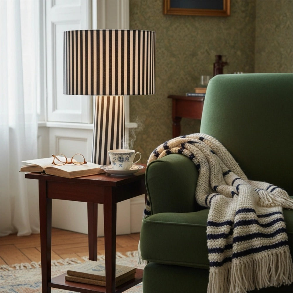 Lampe de table Blendra à motif graphique en forme cylindrique – Éclairage d’intérieur contemporain en tissu