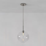 Cargar imagen en el visor de la Galería, Lámpara colgante Selvion con forma de globo escultural: moderna lámpara colgante de cristal con un diseño elegante.

