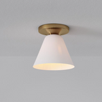 Cargar imagen en el visor de la Galería, Lámpara de techo Conica Cone Flush Mount: lámpara de techo de cristal para espacios modernos
