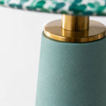 Bild in Gallery-Viewer laden, Close view of the metal connector and ceramic body texture