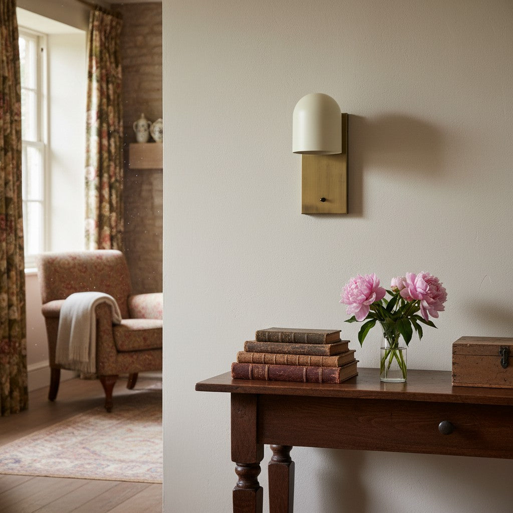 Applique murale Metio Dome en laiton, style milieu de siècle moderne – Un éclairage polyvalent pour les espaces de vie