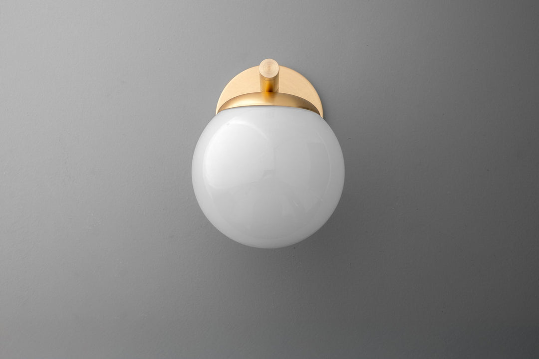 Glorica Glass Minimalist Metal and Glass Wall Sconce – Elegant Decorative Light Fixture for Living Rooms and Hallways