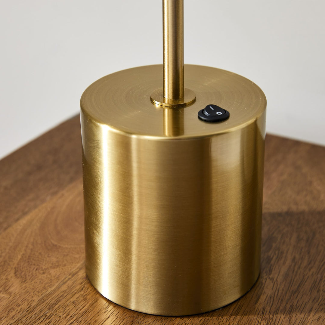 Lámpara de mesa LED de madera lineal moderna Moss: giratoria y ajustable, carga USB