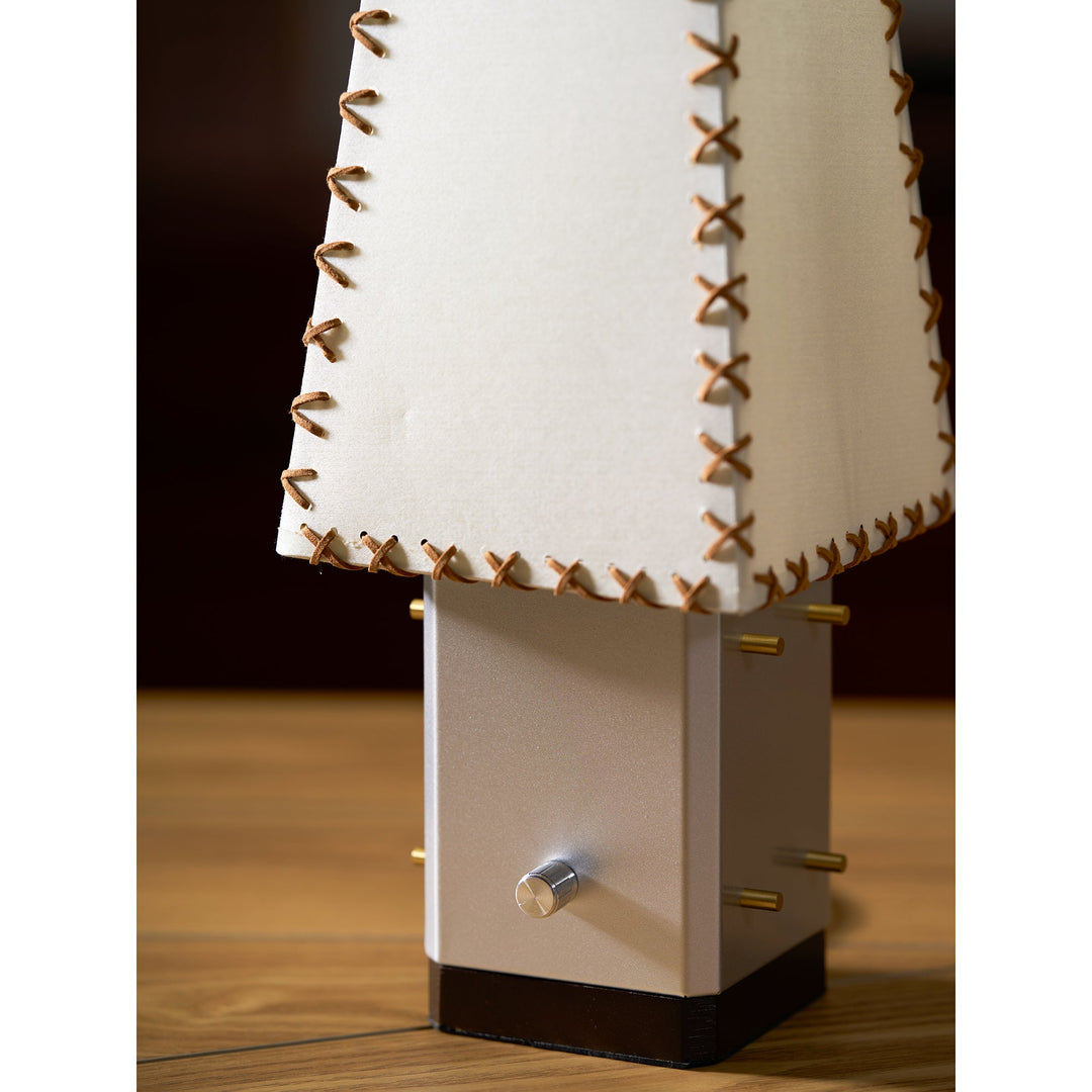 Lampe de table géométrique moderne en métal – Abat-jour en parchemin pour éclairage de table de nuit