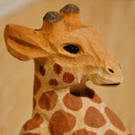 Cargar imagen en el visor de la Galería, Wooden animal phone stand detail view