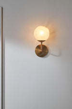 Cargar imagen en el visor de la Galería, Lámpara de pared Pawrior moderna con esfera de vidrio orgánico - Aplique de pared con diseño de nube nórdica
