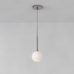 Cargar imagen en el visor de la Galería, Lámpara colgante Selvion con forma de globo escultural: moderna lámpara colgante de cristal con un diseño elegante.
