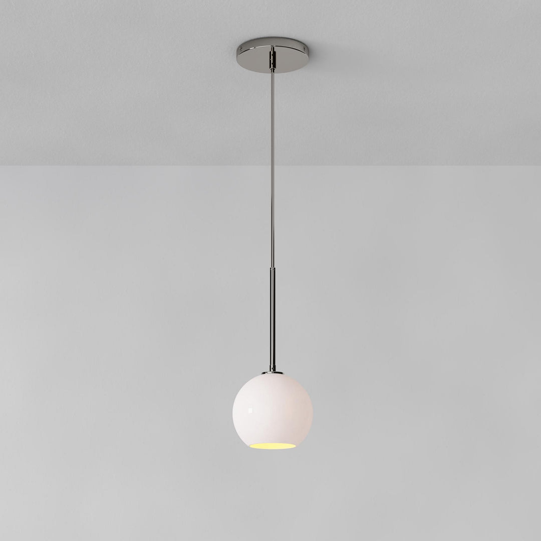 Lámpara colgante Selvion con forma de globo escultural: moderna lámpara colgante de cristal con un diseño elegante.