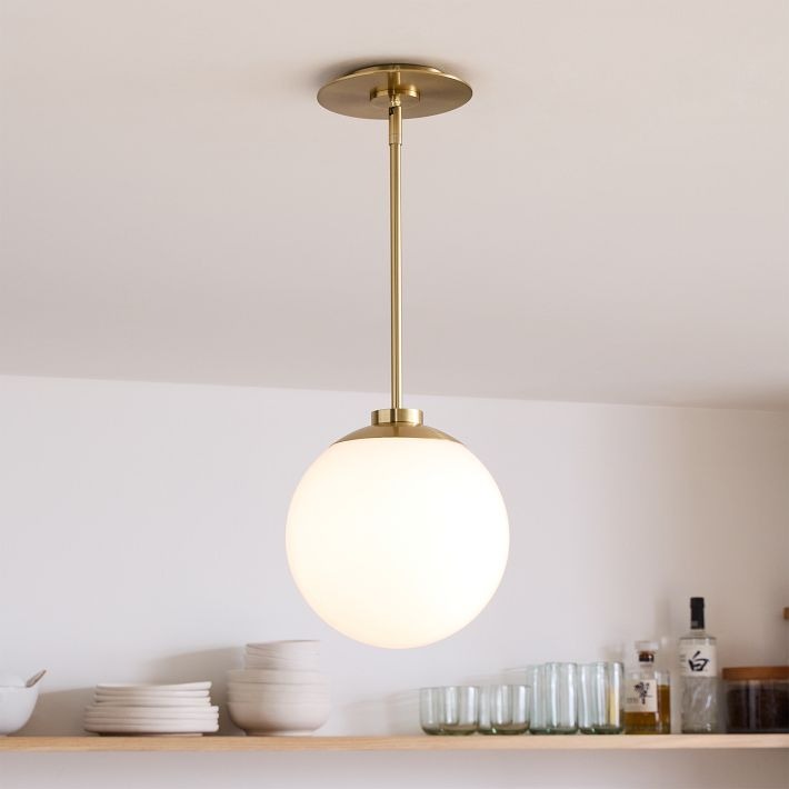 Lámpara colgante Rivolence Globe: elegante iluminación de latón