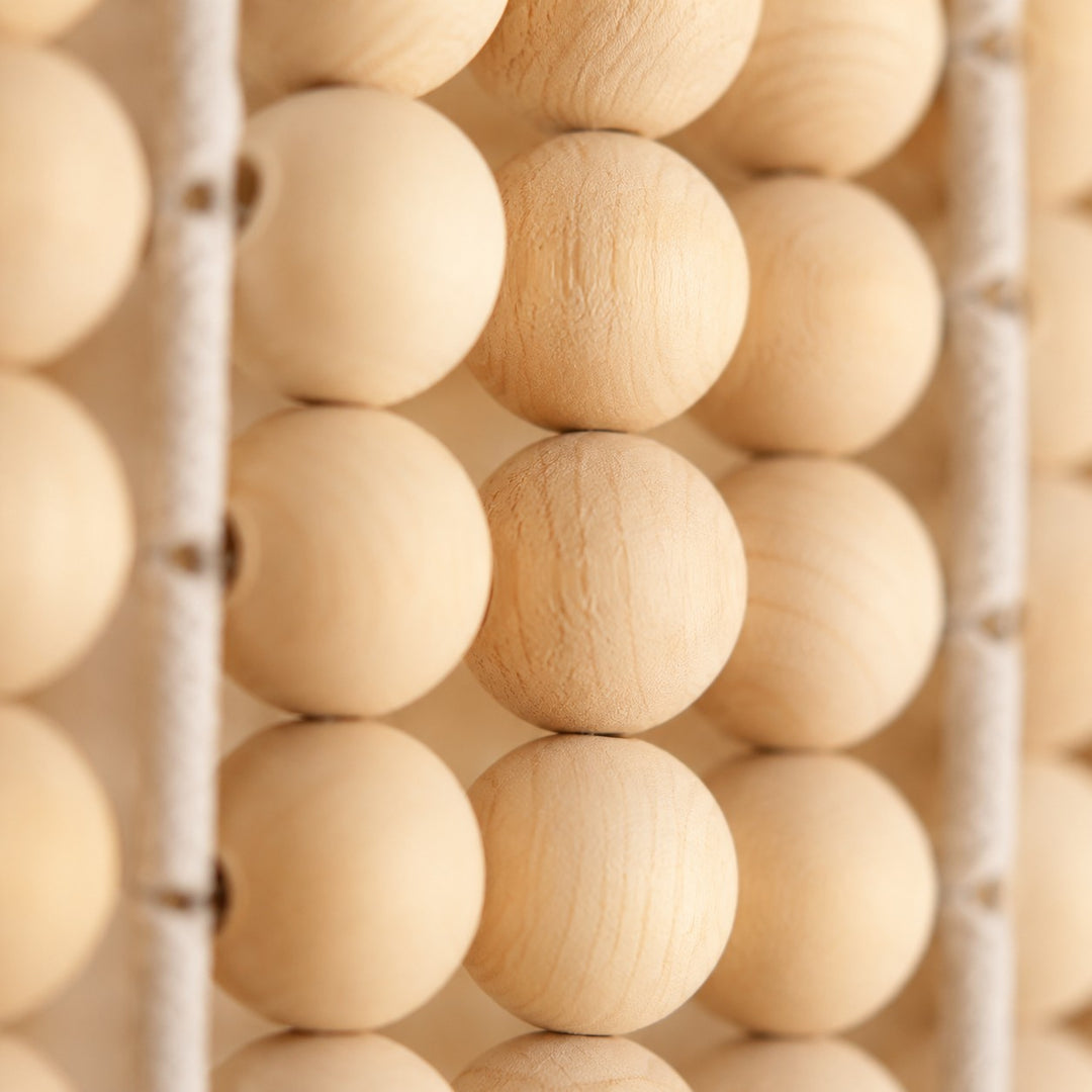 Pendelleuchte mit Perlen aus Naturholz und kuppelförmigem Wabi-Sabi-Schirm