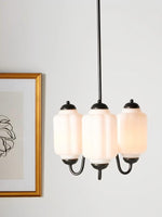 Bild in der Galerieansicht laden, Eloise Kronleuchter – Milchglas-Kronleuchter in einem Vintage-Stil-Finish
