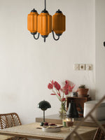 Bild in der Galerieansicht laden, Eloise Kronleuchter – Milchglas-Kronleuchter in einem Vintage-Stil-Finish
