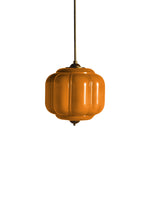 Bild in der Galerieansicht laden, Amerikanisches Vintage Cream Glass Shade Shaped Eloise Kronleuchter
