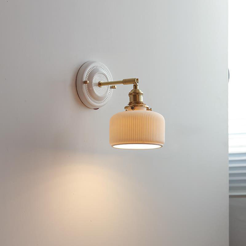 Lámpara de pared vintage de cerámica japonesa de latón con una luz
