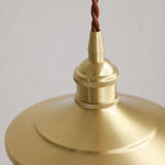 Bild in Gallery-Viewer laden, Close-up of the polished brass socket and knurled rings