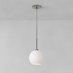 Cargar imagen en el visor de la Galería, Lámpara colgante Selvion con forma de globo escultural: moderna lámpara colgante de cristal con un diseño elegante.
