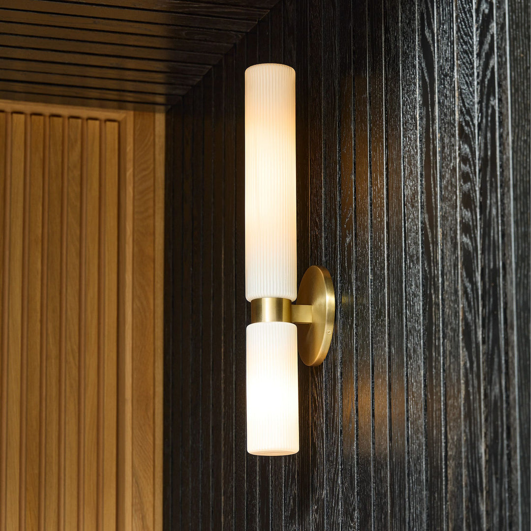 Applique murale Rivora en tube de verre strié – Luminaire double tube en laiton cannelé