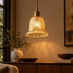 Cargar imagen en el visor de la Galería, Amber diamond flower glass pendant light in a living room