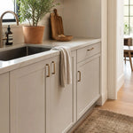 Bild in Gallery-Viewer laden, Cabinet hardware detail