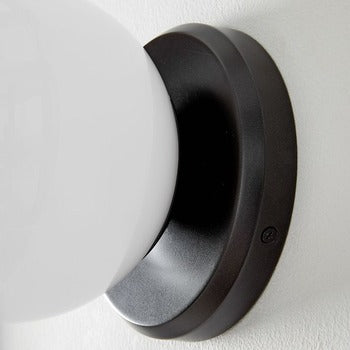 Aplique Brelia de una luz: aplique minimalista para una decoración moderna
