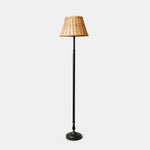 Bild in Gallery-Viewer laden, Handwoven rattan shade floor lamp product view