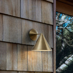 Cargar imagen en el visor de la Galería, Aplique de pared cónico de metal Brivana: aplique de pared moderno para exteriores con pantalla cónica
