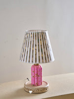 Charger l'image dans la visionneuse de galerie, Lampe de table Ollie Flowers