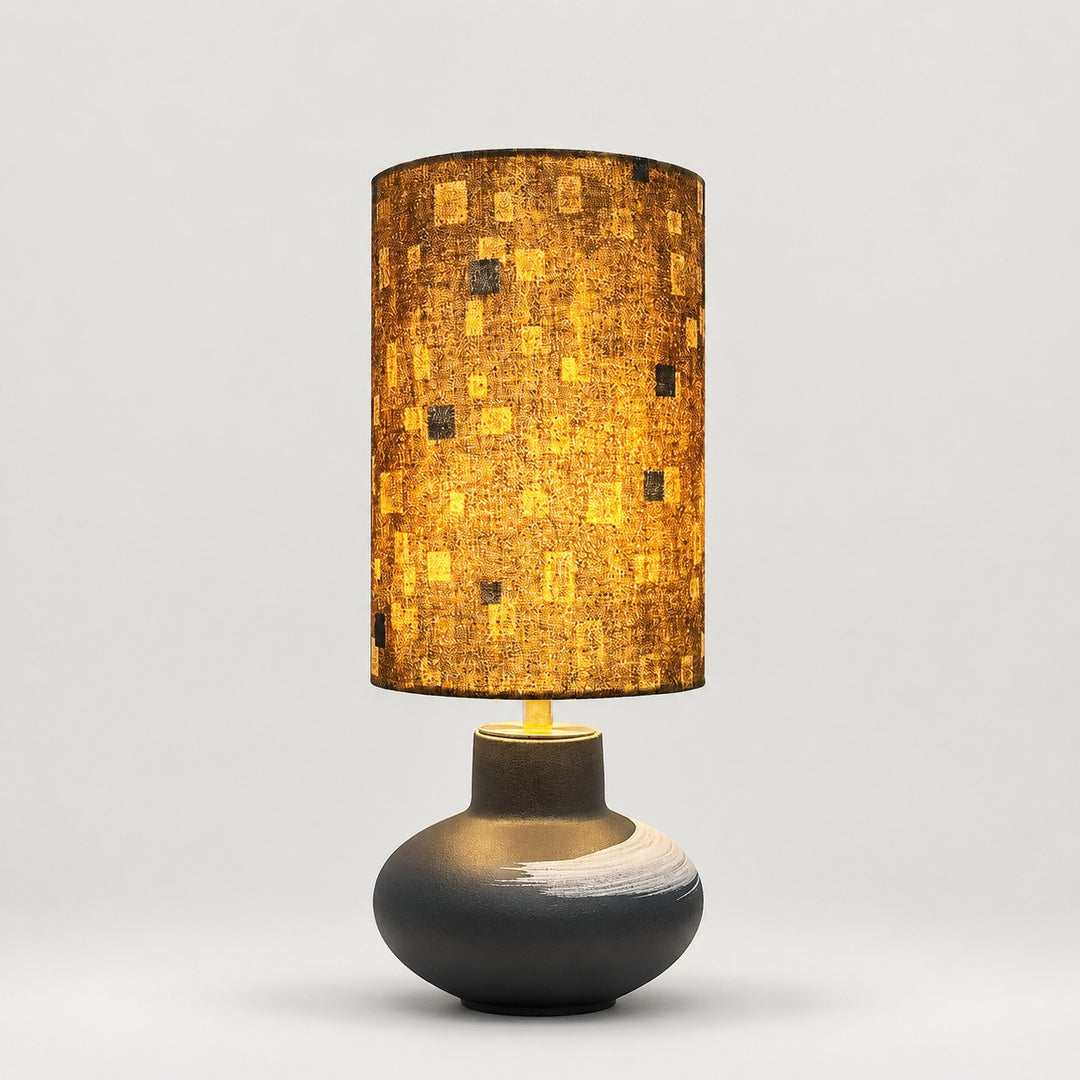 Lampe de table en céramique faite à la main avec abat-jour en tissu moucheté