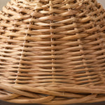 Charger l'image dans la visionneuse de galerie, Lampe de table avec abat-jour en rotin tressé à la main et structure métallique courbée