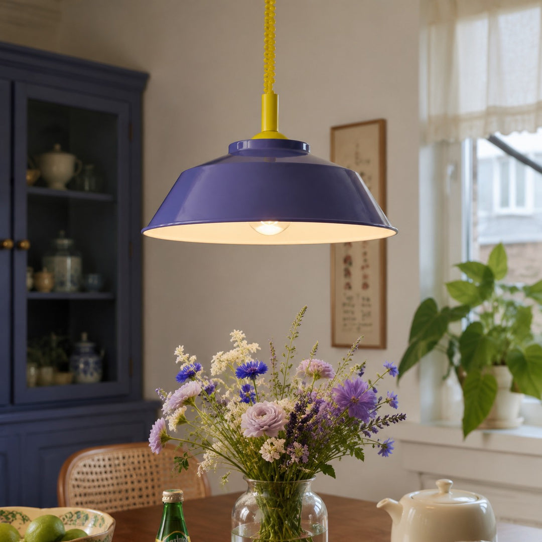 Memphis pull-down pendant in a dining space
