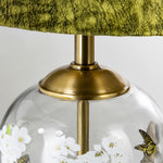 Bild in Gallery-Viewer laden, Close view of the brass tone hardware and glass lamp body