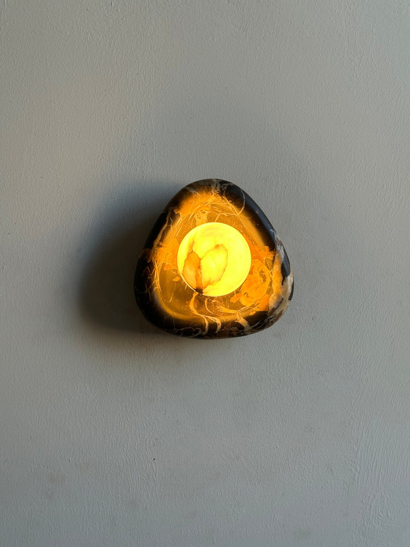 Schwarze Perlen-Marmor-Wandleuchte